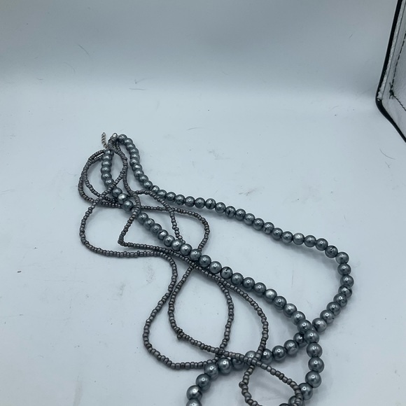 “FAUX GREY PEARL BEADED NECKLACE” Costume Jewelry. - Picture 4 of 7